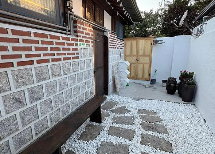 Dadok Hanok Comfort And Calm In The Heart Of Seoul