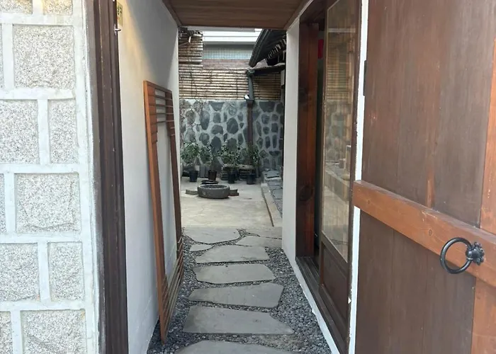 Ferienhaus Dadok Hanok Comfort And Calm In The Heart Of