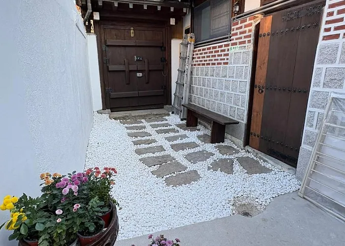 Dadok Hanok Comfort And Calm In The Heart Of Ferienhaus Seoul